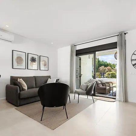 Garden Suites 46B Walking Distance To Puerto Banus 아파트