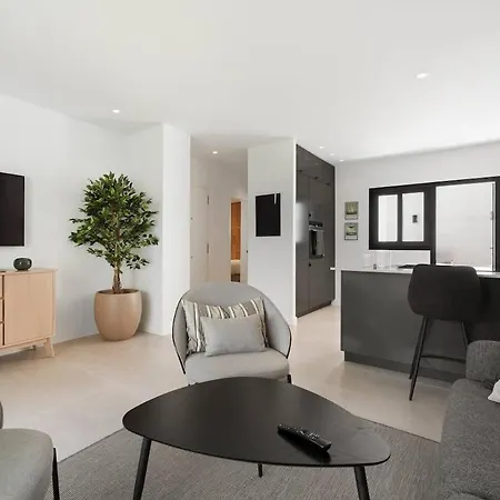 Garden Suites 46B Walking Distance To Puerto Banus Апартаменти Марбелья