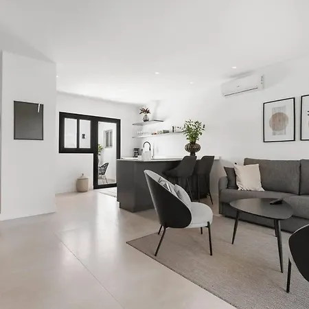 Garden Suites 46B Walking Distance To Puerto Banus Апартаменти Марбелья