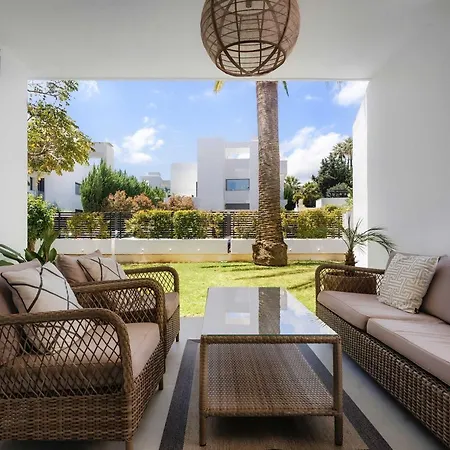 Garden 46b Walking Distance To Puerto Banus شقة